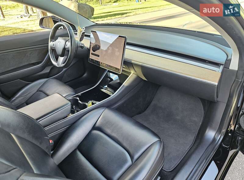Седан Tesla Model 3 2019 в Житомире