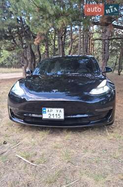 Седан Tesla Model 3 2023 в 