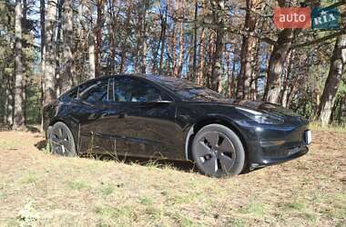 Седан Tesla Model 3 2023 в 