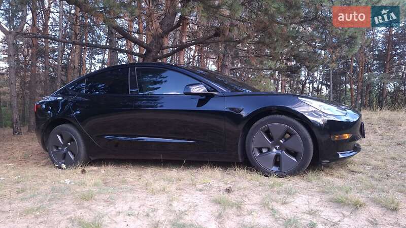 Седан Tesla Model 3 2023 в Запоріжжі