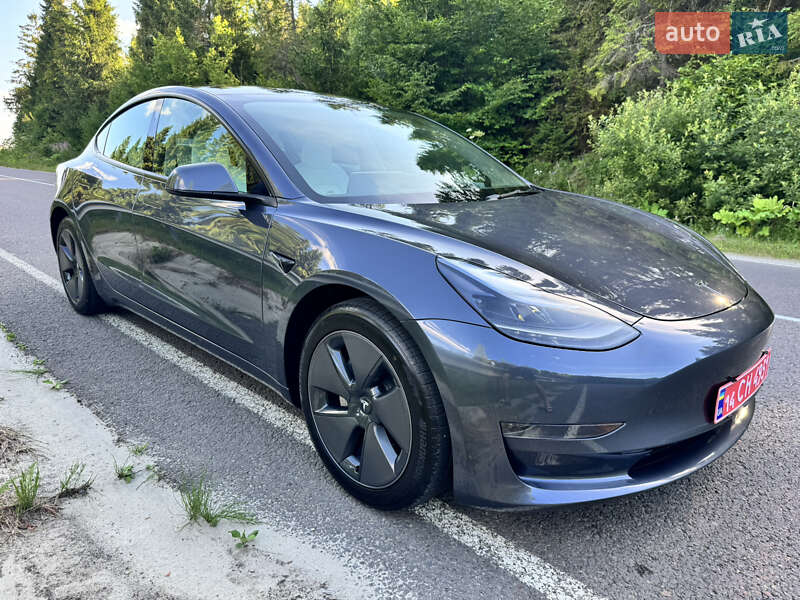 Седан Tesla Model 3 2023 в Львове