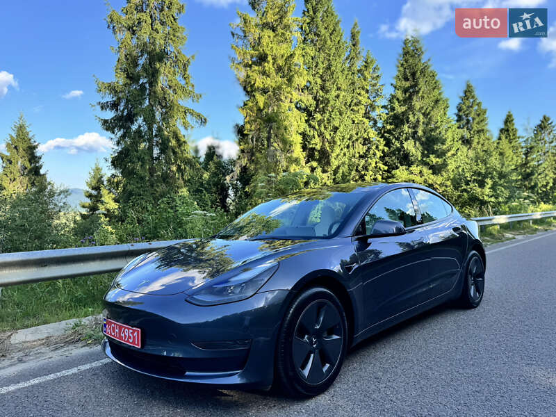 Седан Tesla Model 3 2023 в Львове