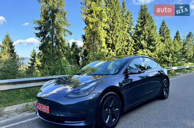Седан Tesla Model 3 2023 в 