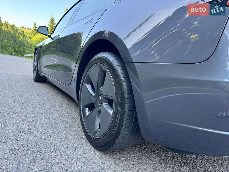Седан Tesla Model 3 2023 в Львове
