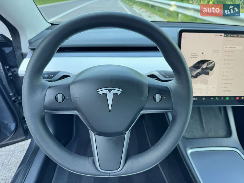 Седан Tesla Model 3 2023 в Львове