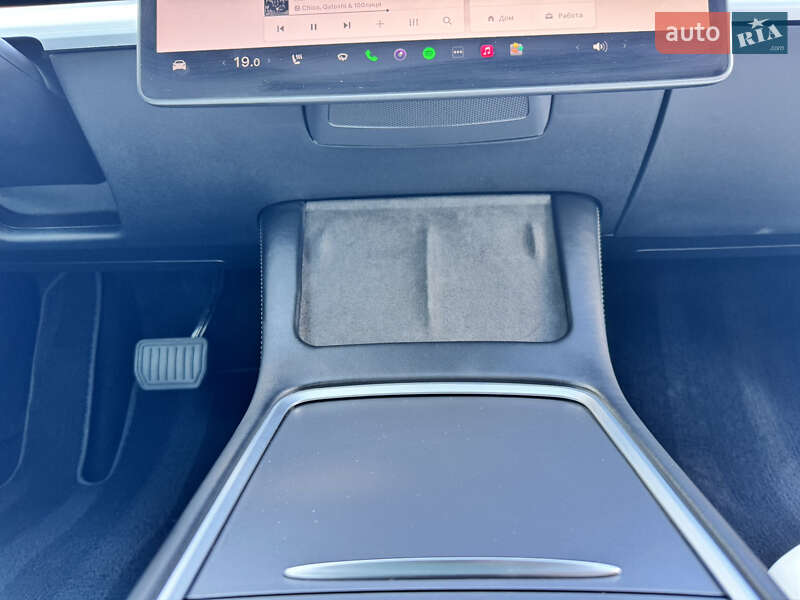 Седан Tesla Model 3 2023 в Львове