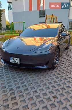 Седан Tesla Model 3 2023 в 