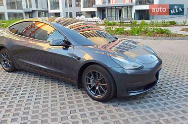 Седан Tesla Model 3 2023 в 