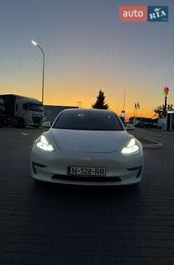 Седан Tesla Model 3 2021 в 