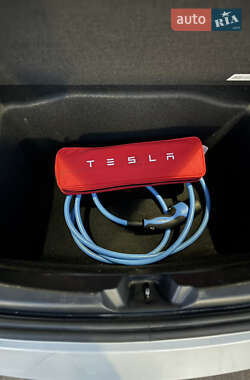 Седан Tesla Model 3 2021 в 