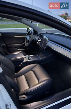 Седан Tesla Model 3 2021 в 