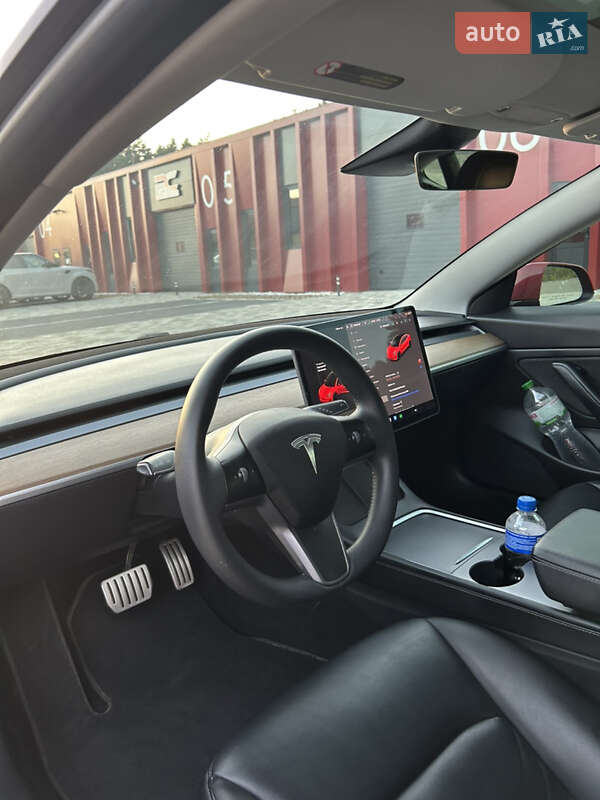 Седан Tesla Model 3 2020 в Львові