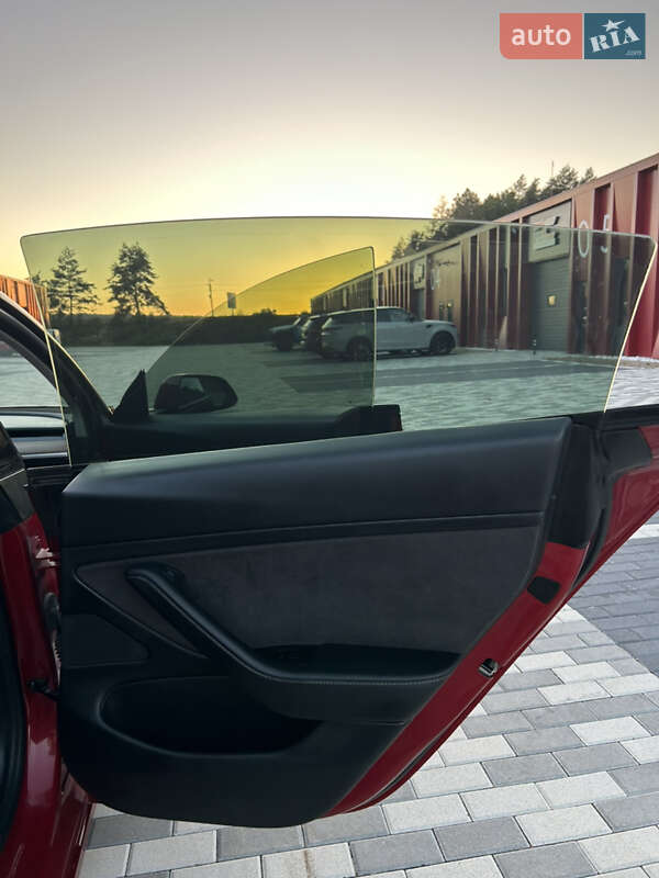 Седан Tesla Model 3 2020 в Львові