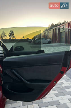 Седан Tesla Model 3 2020 в 
