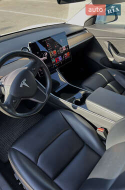 Седан Tesla Model 3 2019 в 
