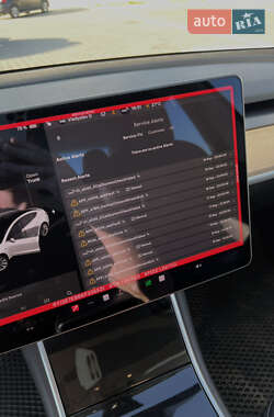 Седан Tesla Model 3 2019 в 