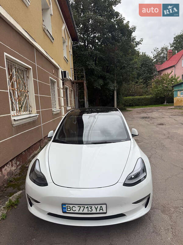 Седан Tesla Model 3 2021 в 