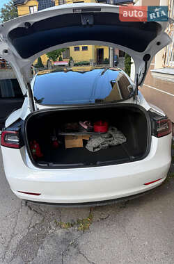 Седан Tesla Model 3 2021 в 