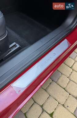 Седан Tesla Model 3 2018 в 