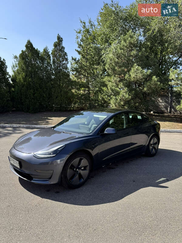 Седан Tesla Model 3 2021 в 