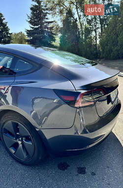 Седан Tesla Model 3 2021 в 
