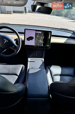 Седан Tesla Model 3 2021 в 