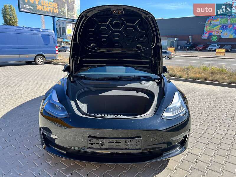 Седан Tesla Model 3 2023 в Киеве