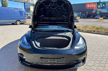 Седан Tesla Model 3 2023 в 