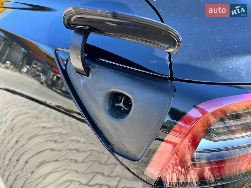 Седан Tesla Model 3 2023 в Киеве