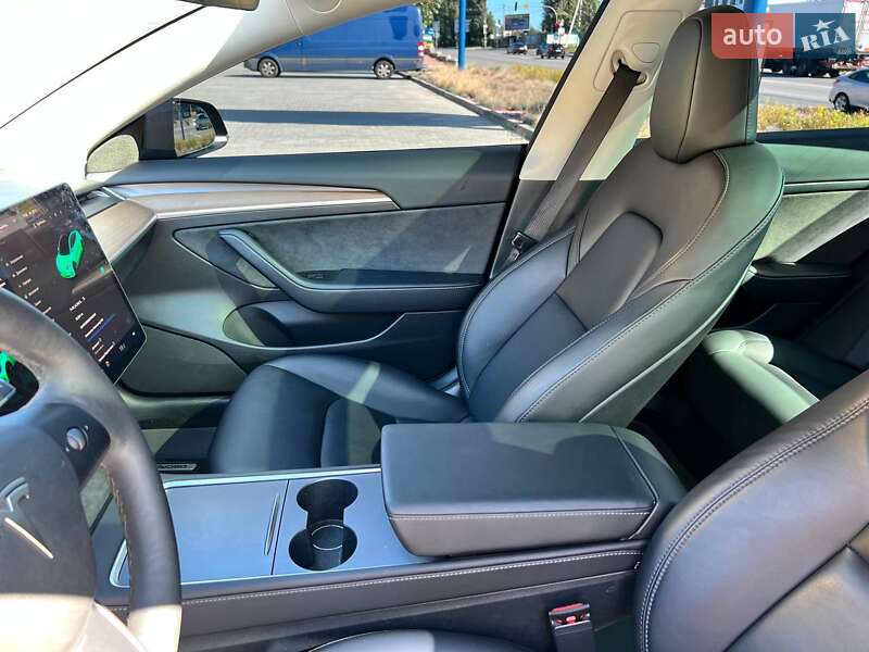 Седан Tesla Model 3 2023 в Киеве