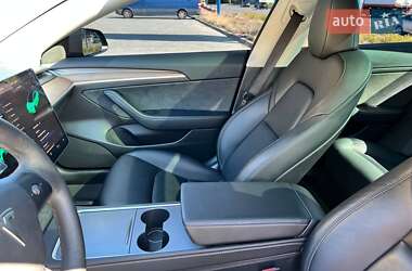 Седан Tesla Model 3 2023 в 