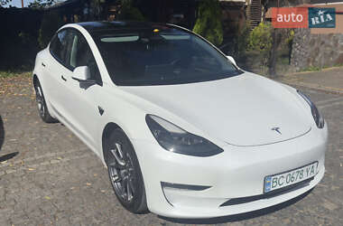 Седан Tesla Model 3 2022 в 
