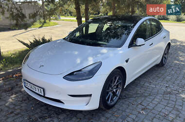 Седан Tesla Model 3 2022 в 