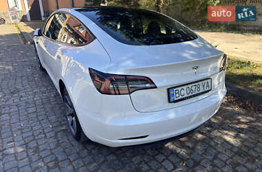 Седан Tesla Model 3 2022 в 