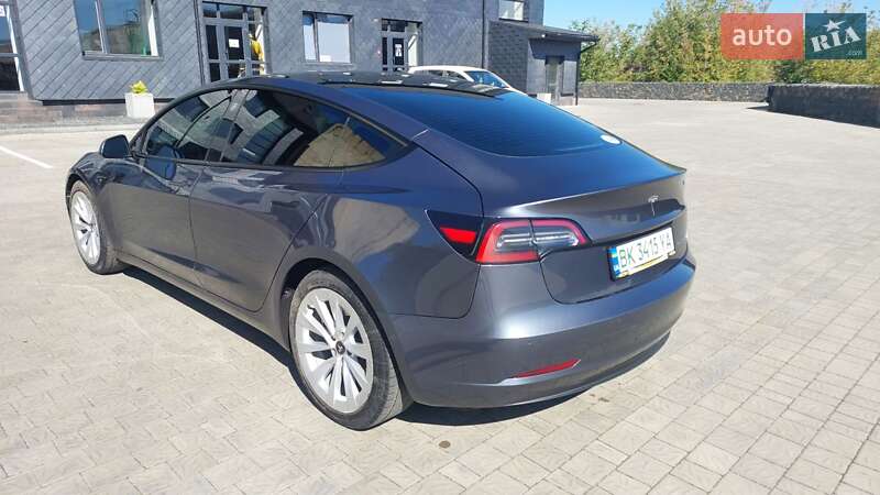 Седан Tesla Model 3 2022 в Рівному