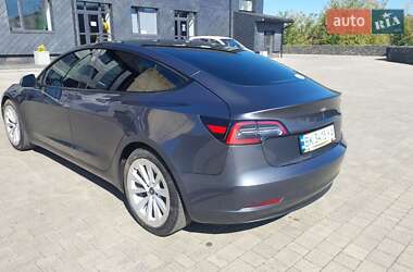 Седан Tesla Model 3 2022 в 