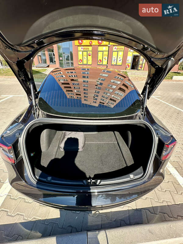 Седан Tesla Model 3 2018 в Києві