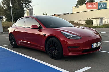 Седан Tesla Model 3 2022 в 