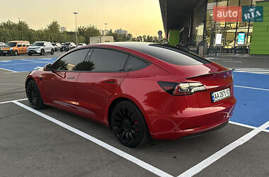 Седан Tesla Model 3 2022 в 