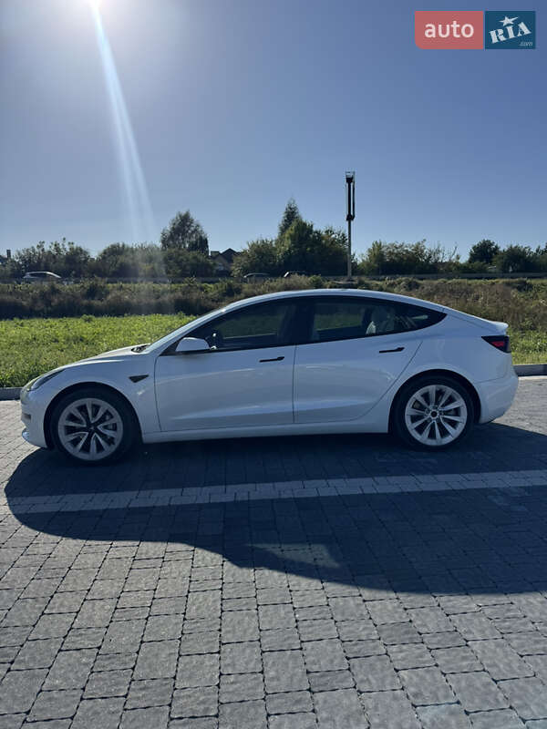 Седан Tesla Model 3 2022 в Львові