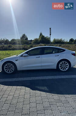 Седан Tesla Model 3 2022 в 