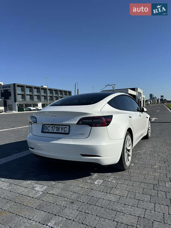 Седан Tesla Model 3 2022 в Львові
