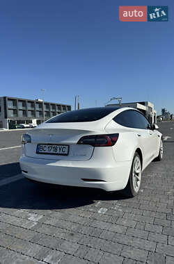 Седан Tesla Model 3 2022 в 