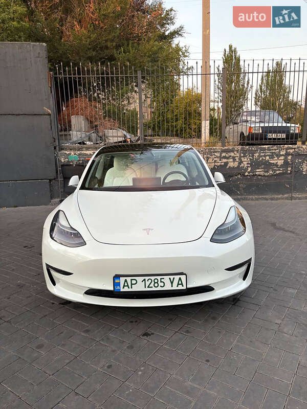 Седан Tesla Model 3 2019 в 