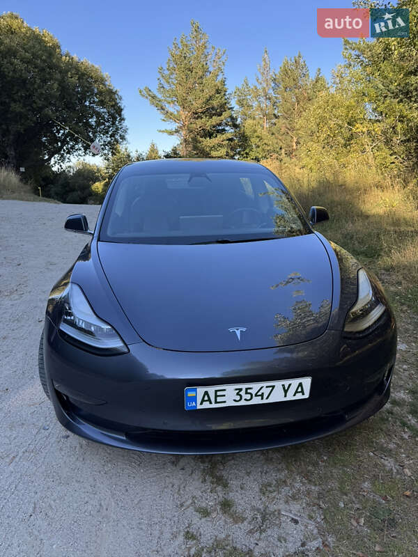 Седан Tesla Model 3 2020 в 