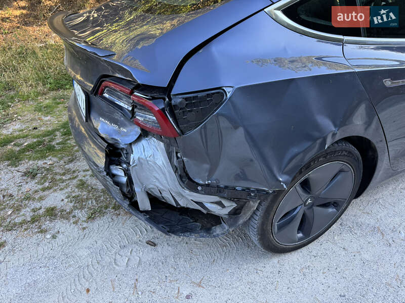 Седан Tesla Model 3 2020 в Черновцах