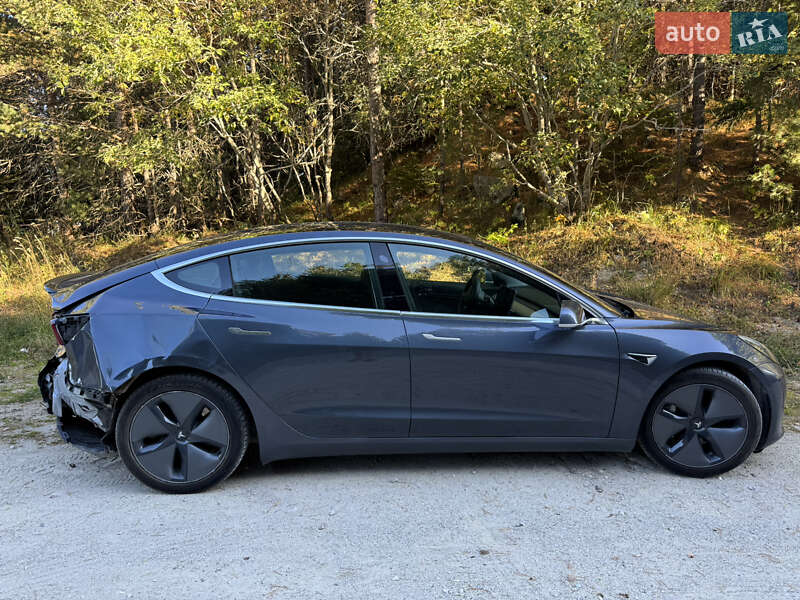 Седан Tesla Model 3 2020 в Черновцах
