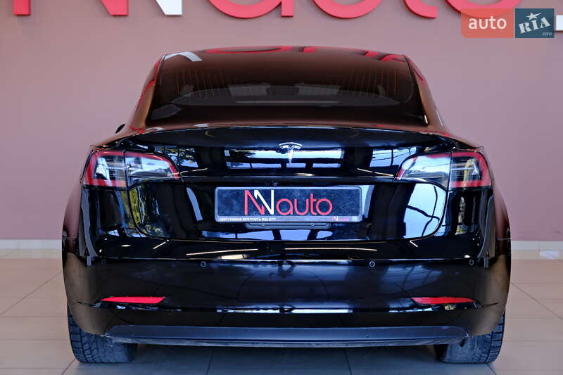 Седан Tesla Model 3 2019 в Одесі