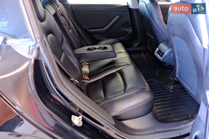 Седан Tesla Model 3 2019 в Одесі