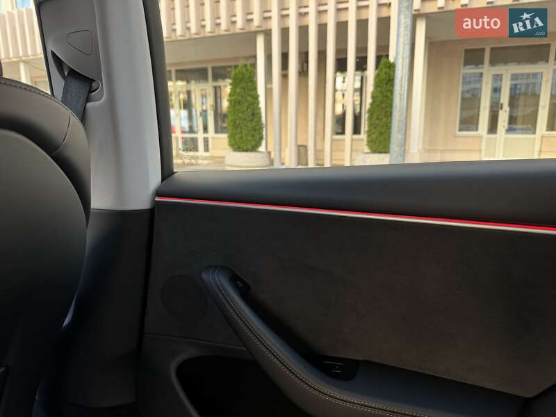 Седан Tesla Model 3 2024 в Одесі